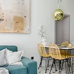 Duplex - Main Street Area - Ac - Netflix - Desk